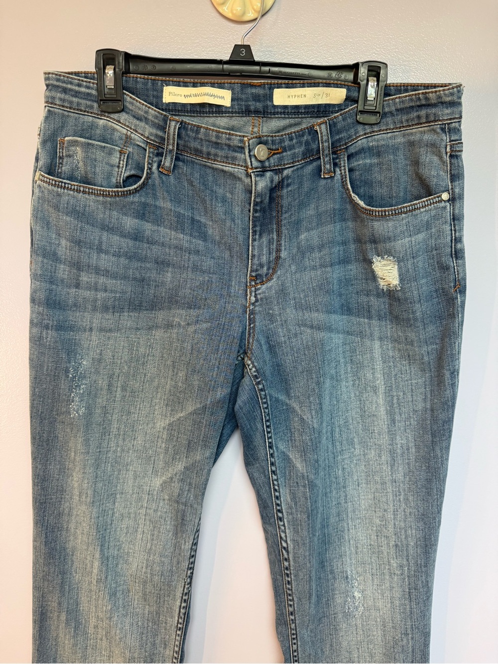 Pilcro Hyphen Cuffed Cropped Women's Jeans in Medium distressed Blue Denim 31 - Picture 2 of 15
